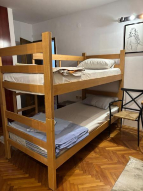 Hostel Mondeo
